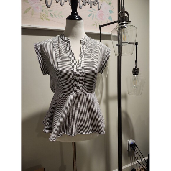 Monteau Los Angelas Women's Gray White Striped V Neck‎ Elegant Size Medium - Picture 1 of 1